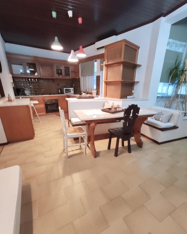 Johnny'S Loft Daire Agrinio Dış mekan fotoğraf